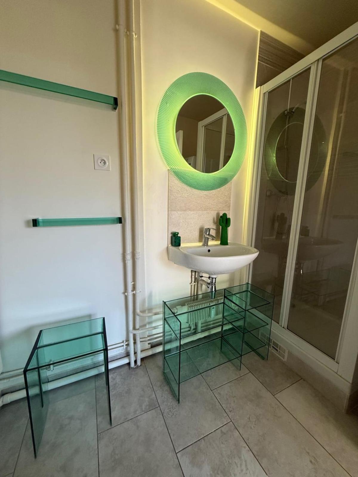 In With Balcony Apartment *